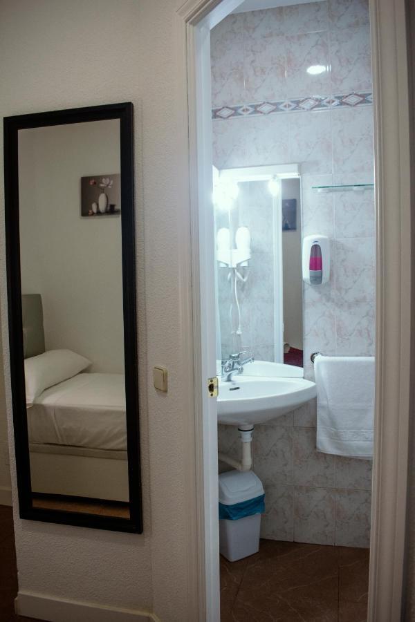 Single Room,790178991:JPEG